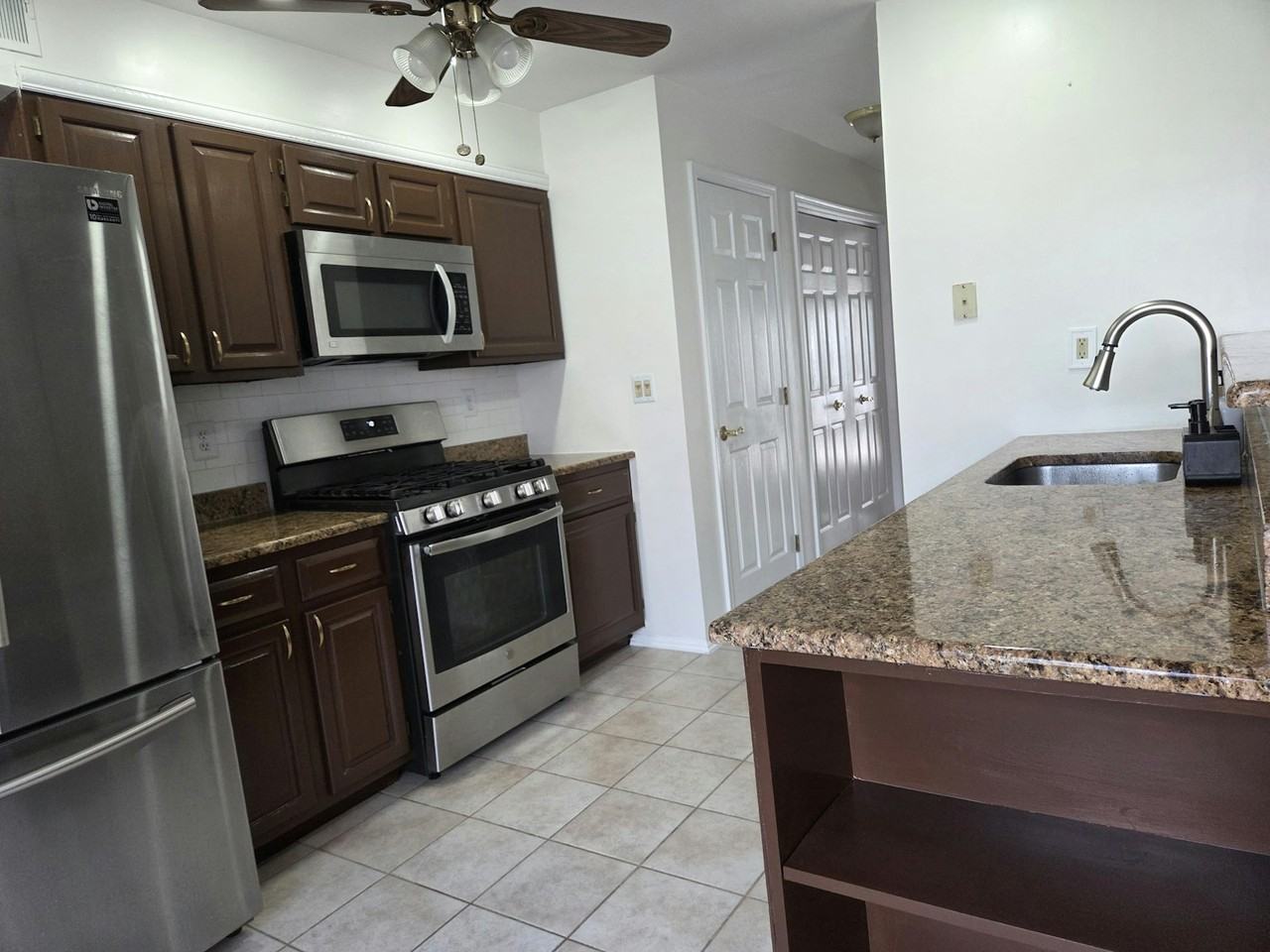 412 Plymouth Road - Photo 5 of 20