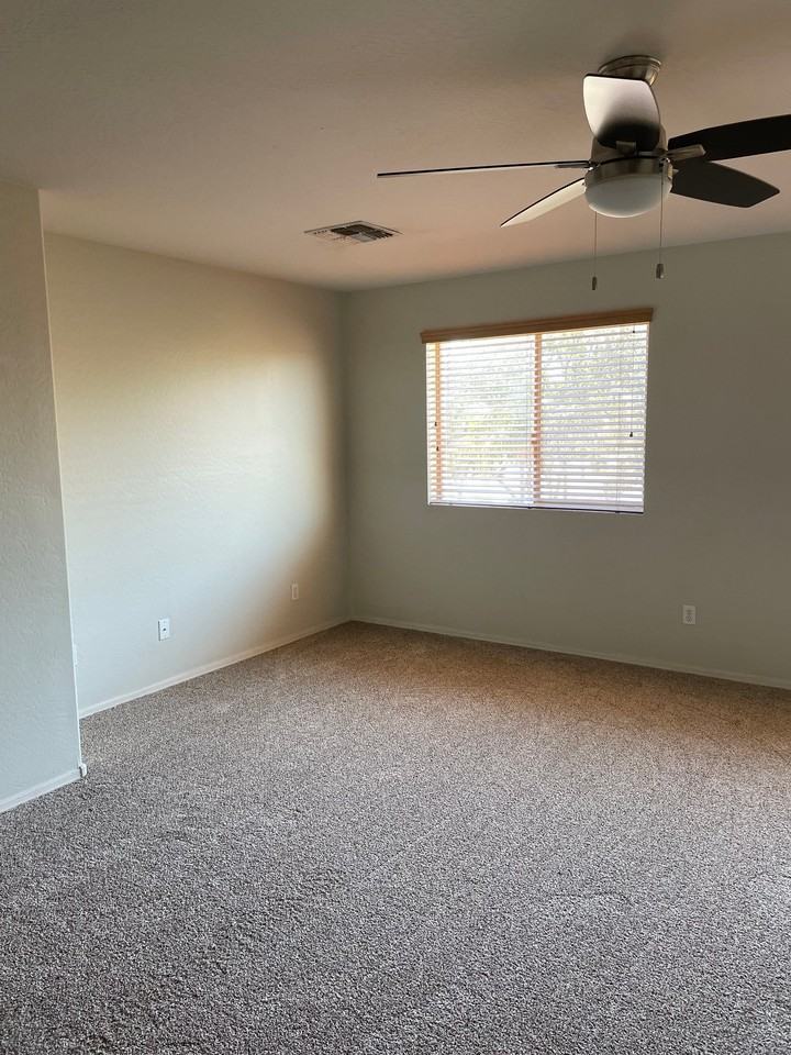 14816 N 140th Ave - Photo 4 of 20