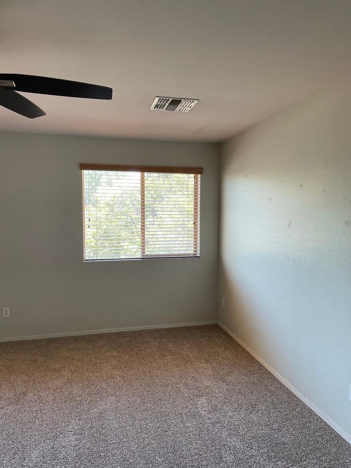 14816 N 140th Ave - Photo 5 of 20