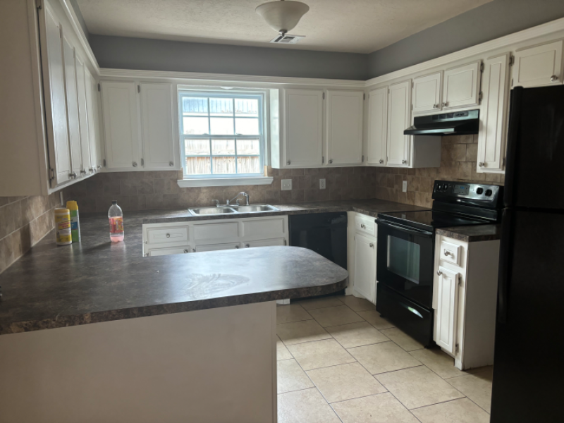 847 Se Lomond Ln - Photo 3 of 11