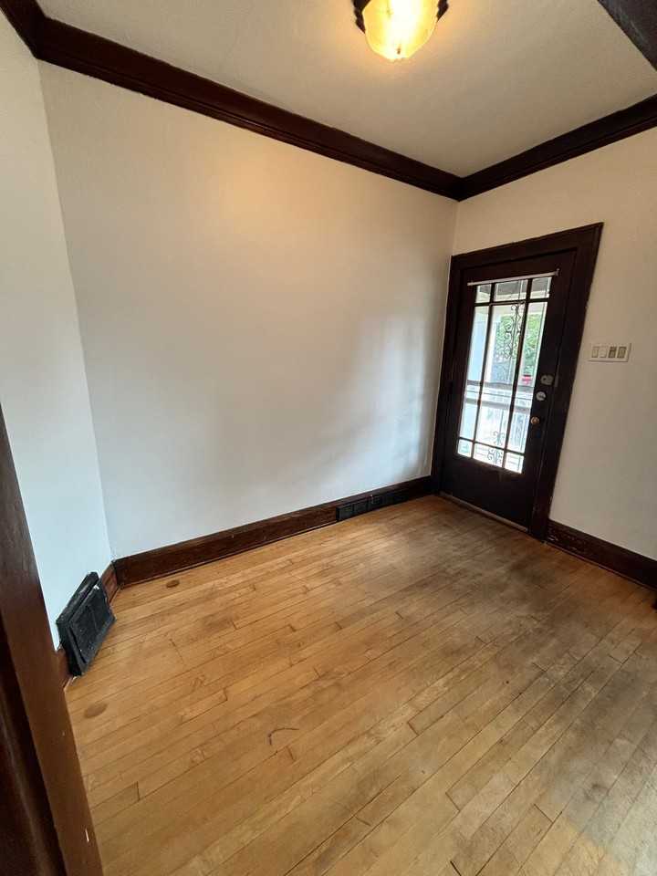 3131 N Fratney St - Photo 3 of 22