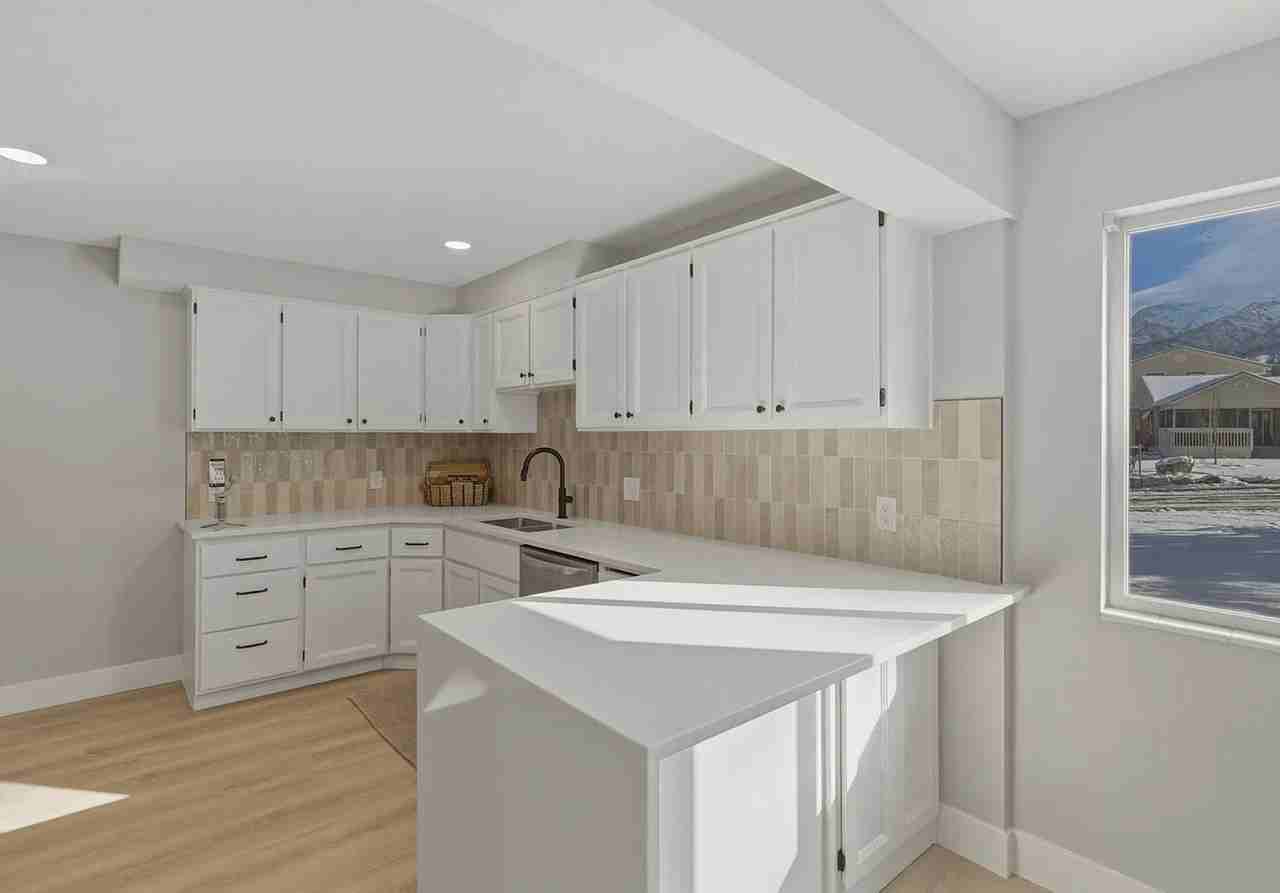 403 Highland Dr - Photo 4 of 19