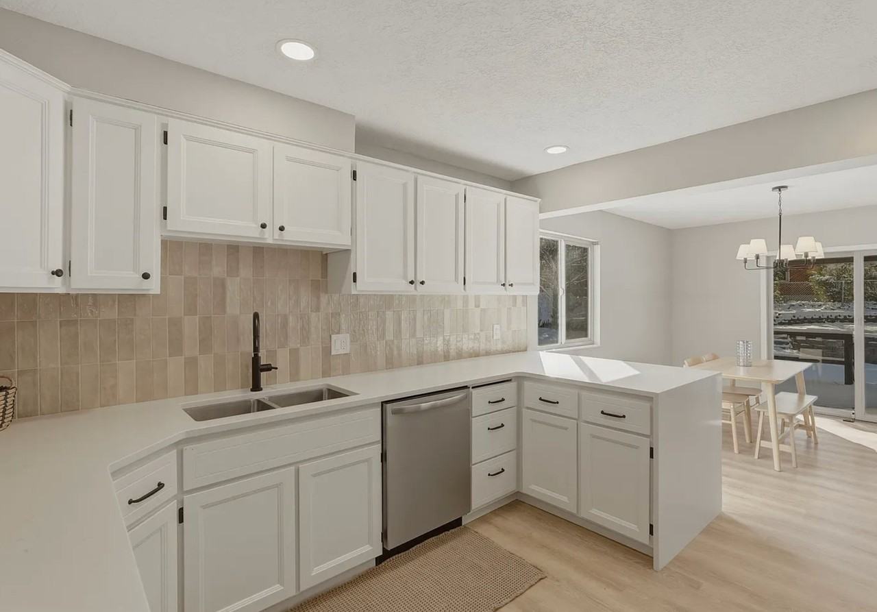 403 Highland Dr - Photo 5 of 19