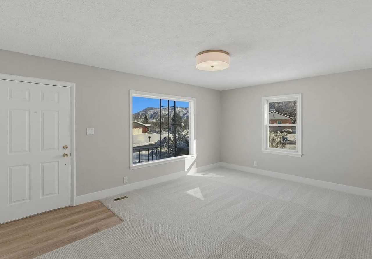 403 Highland Dr - Photo 7 of 19