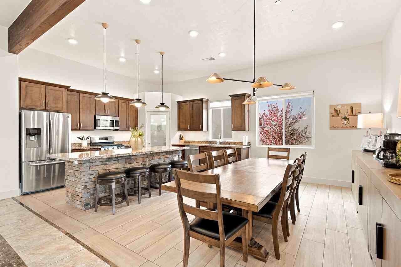 3250 Sw - Photo 6 of 20