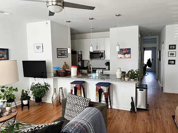 107 W 13th St #A - Photo 4 of 10