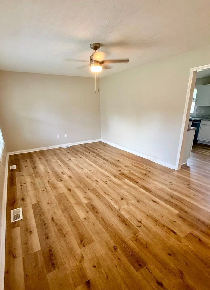 834 Strawberry Ln - Photo 3 of 10