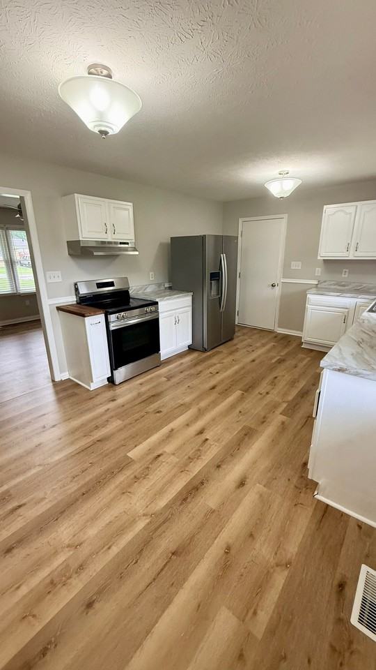834 Strawberry Ln - Photo 4 of 10