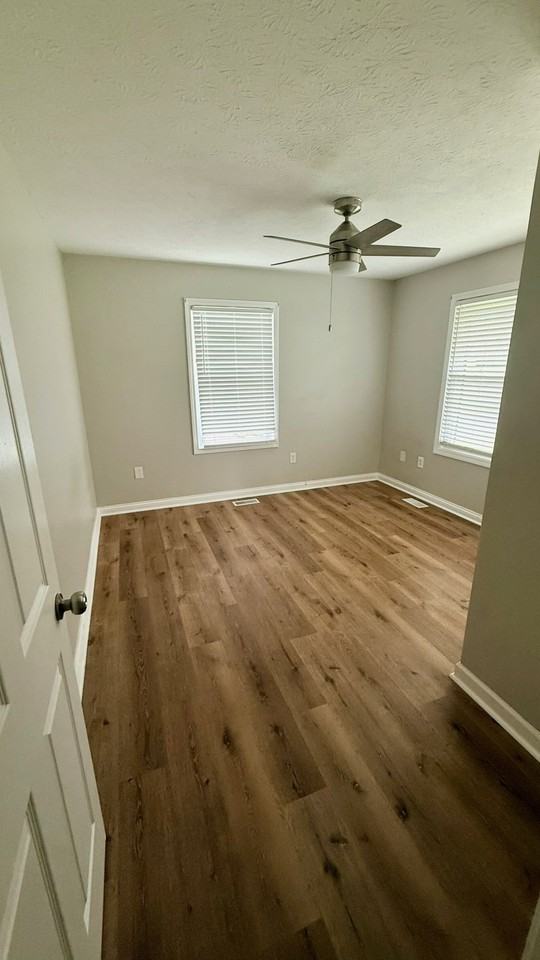 834 Strawberry Ln - Photo 5 of 10