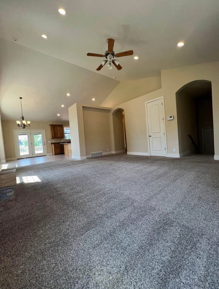 2049 W Sunflower Ln - Photo 3 of 20