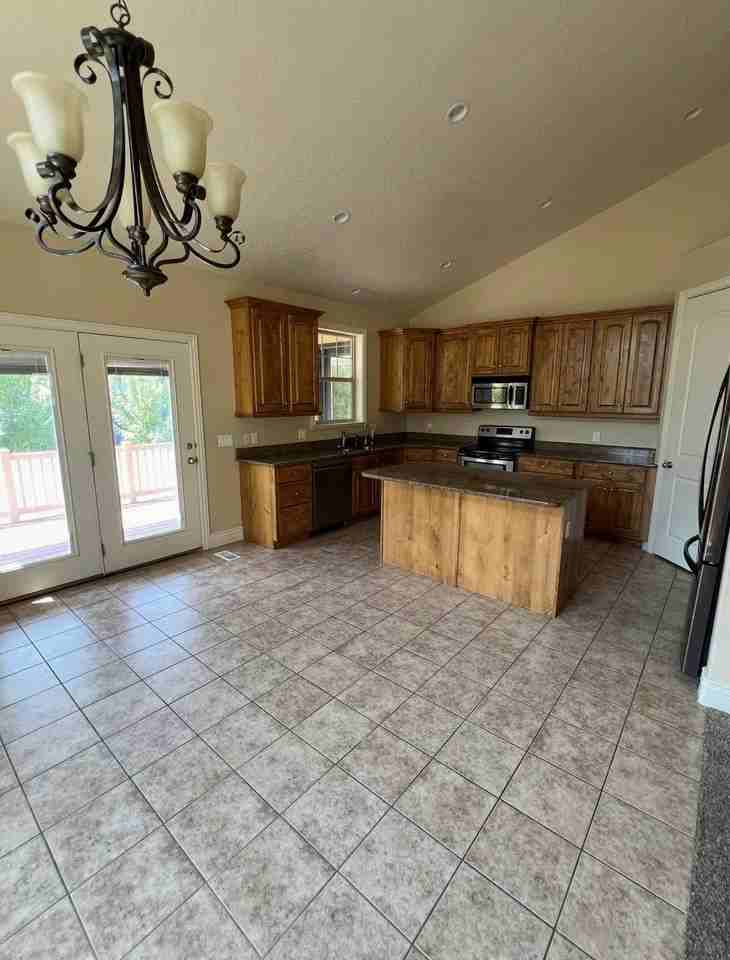 2049 W Sunflower Ln - Photo 4 of 20