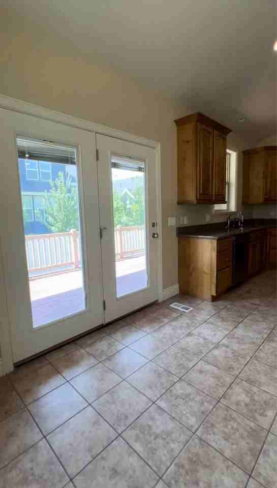 2049 W Sunflower Ln - Photo 5 of 20