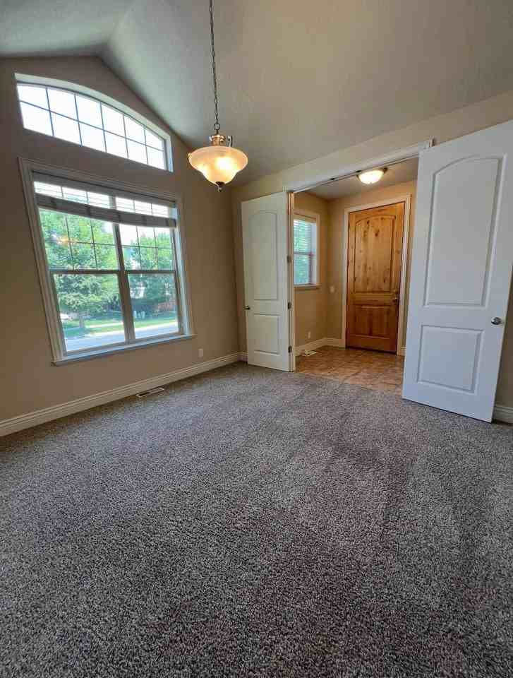 2049 W Sunflower Ln - Photo 6 of 20