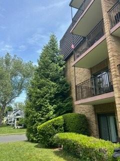 22 Riverside Dr #D4 - Photo 2 of 5