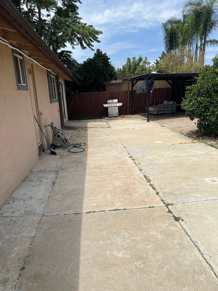 700 E Washington Ave - Photo 2 of 12