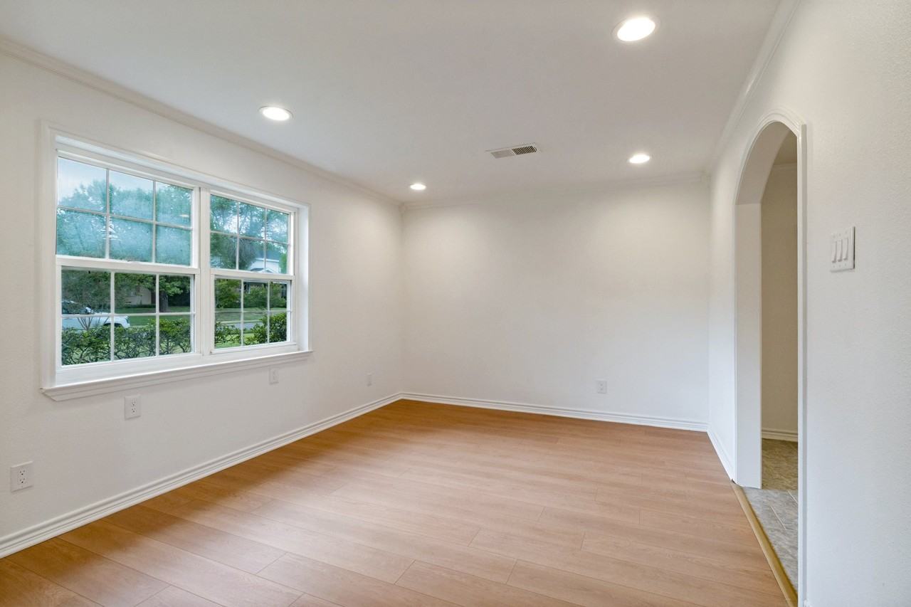 1832 Wonderlight Ln - Photo 2 of 20