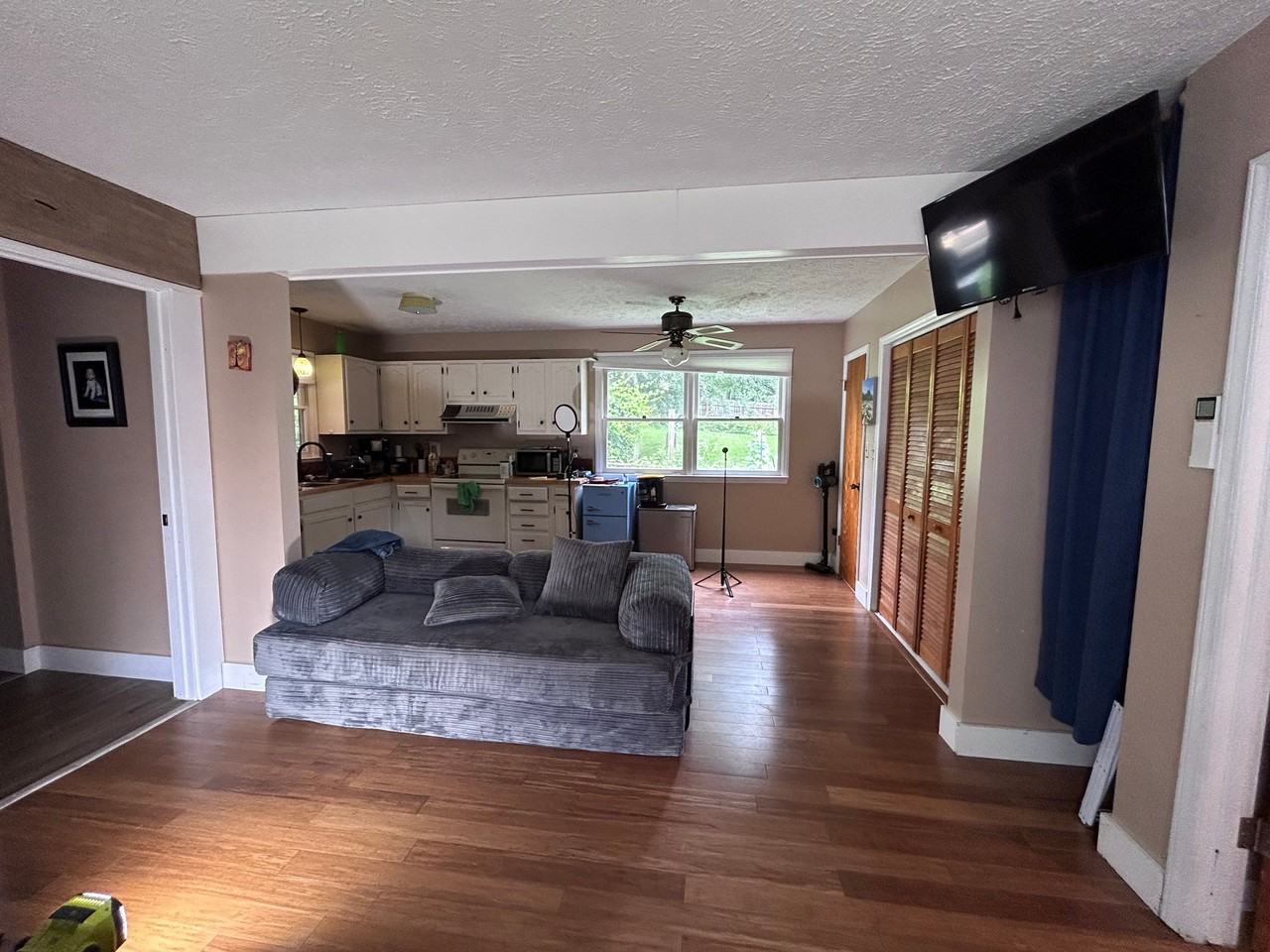 113 Castlerock Dr #A - Photo 3 of 10