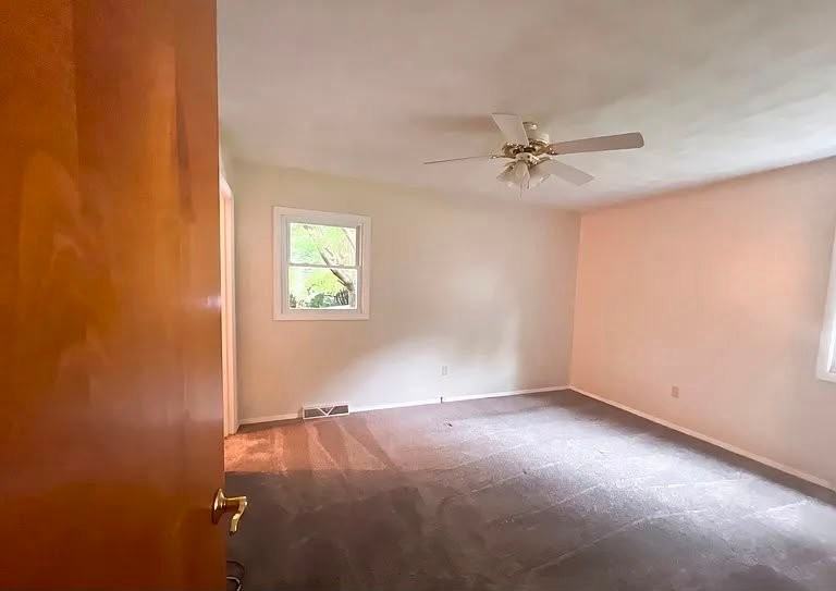 911 Hollycrest Dr - Photo 6 of 11