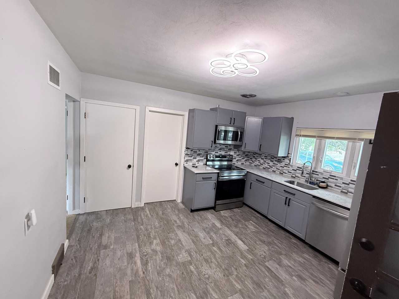 1830 Laubach Ave - Photo 6 of 20