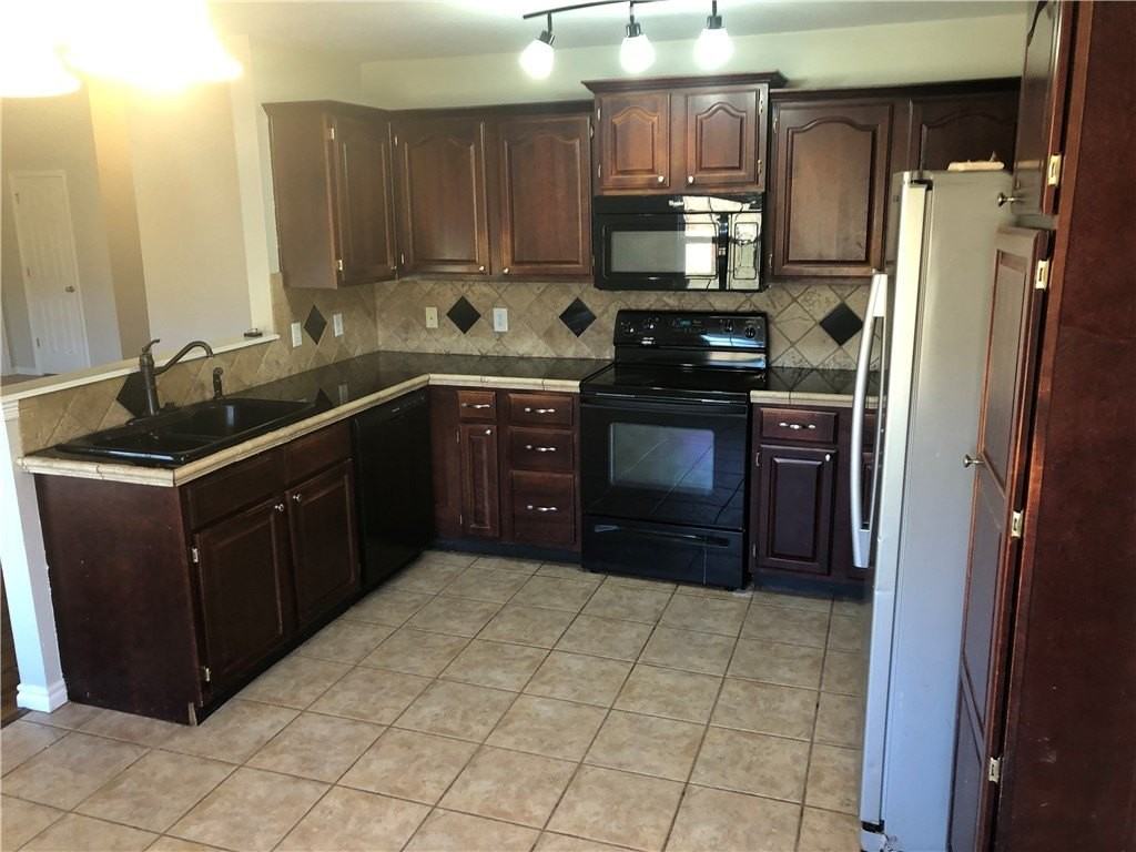 1595 Charles St - Photo 6 of 10
