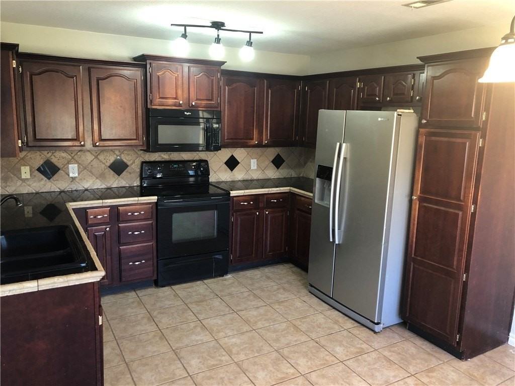 1595 Charles St - Photo 7 of 10