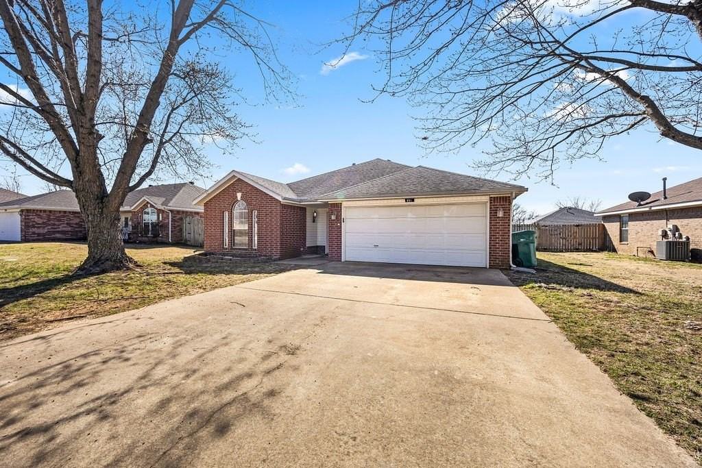 851 Honeysuckle Dr - Photo 2 of 29