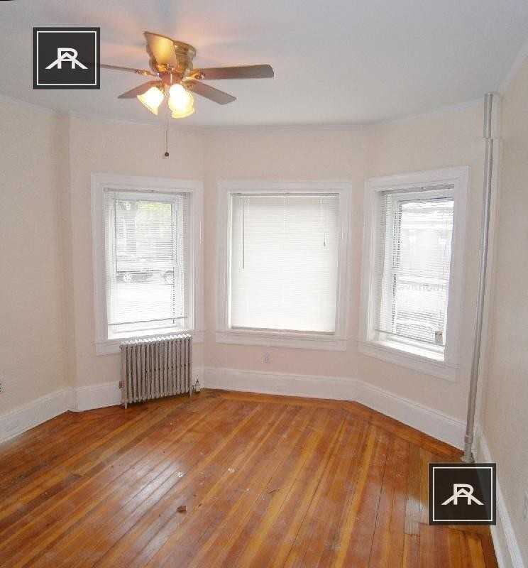 383 Harvard St - Photo 4 of 7