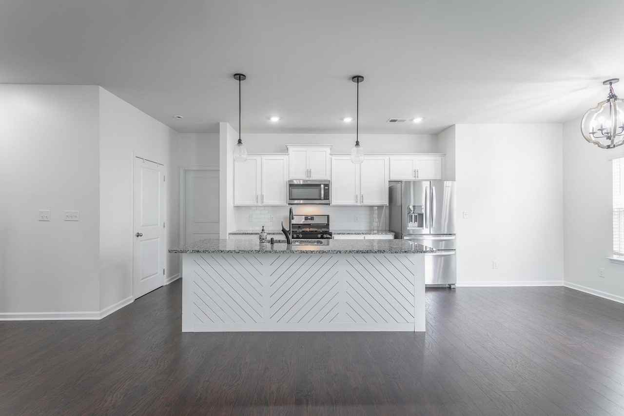 9807 Ramble Brook Ln - Photo 3 of 37