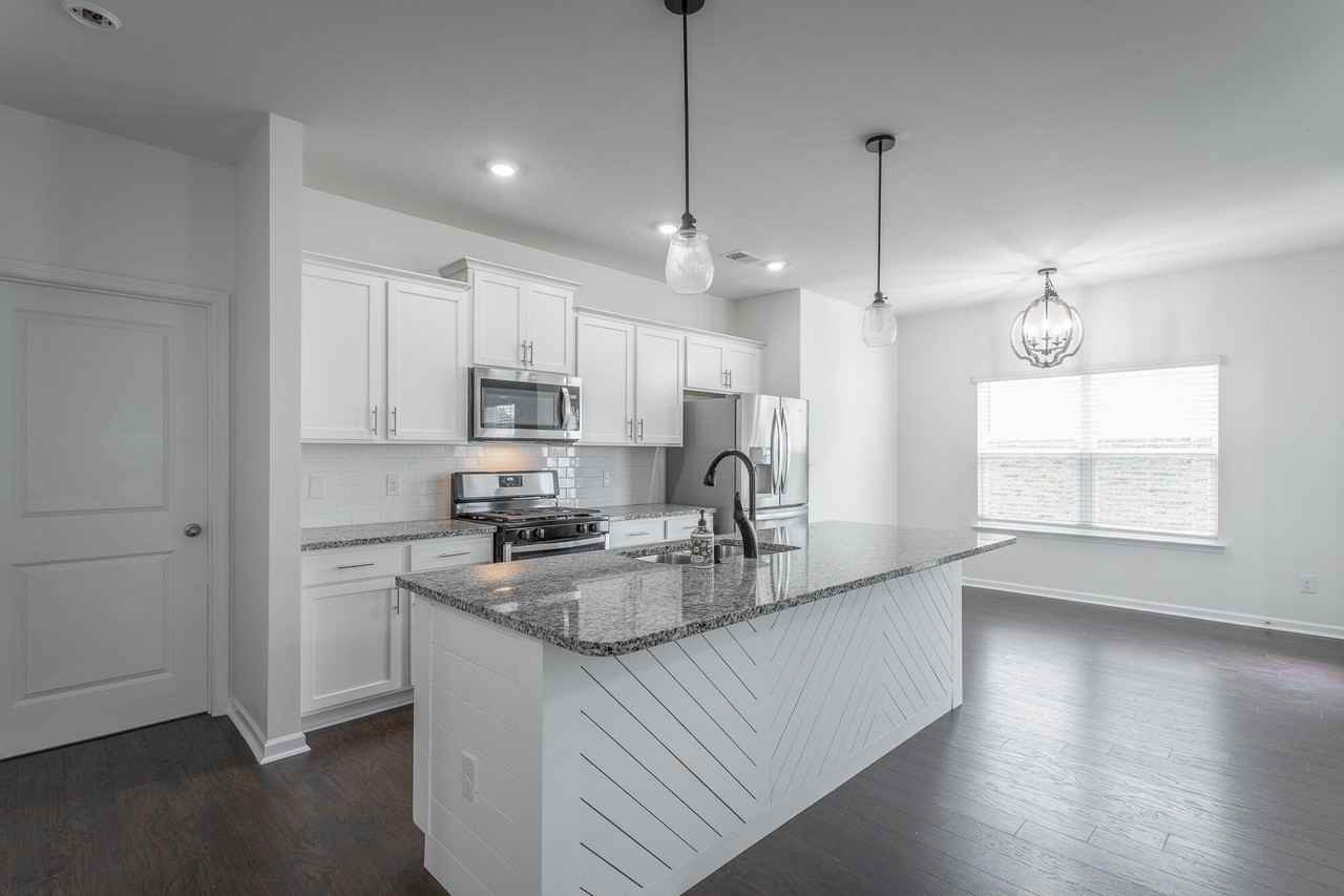 9807 Ramble Brook Ln - Photo 4 of 37