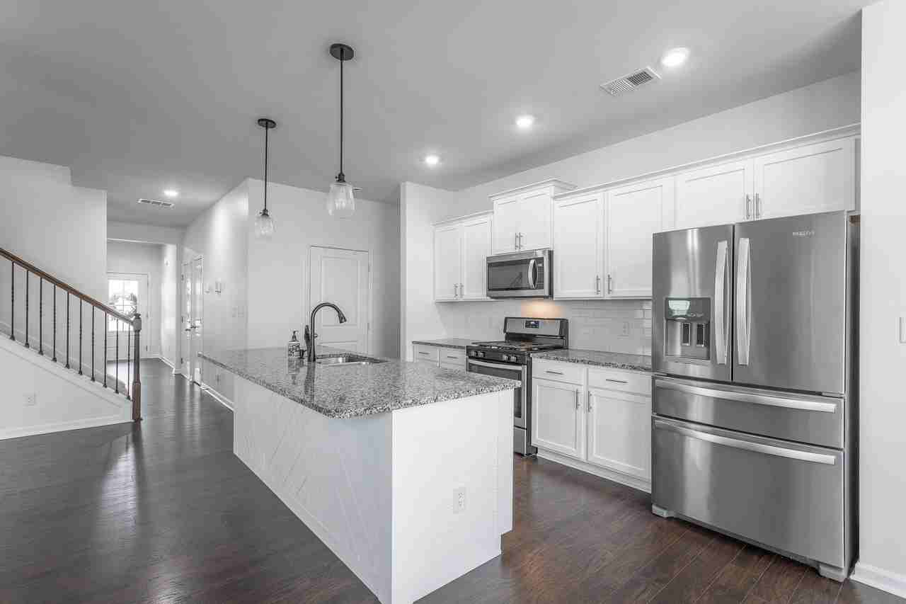 9807 Ramble Brook Ln - Photo 5 of 37
