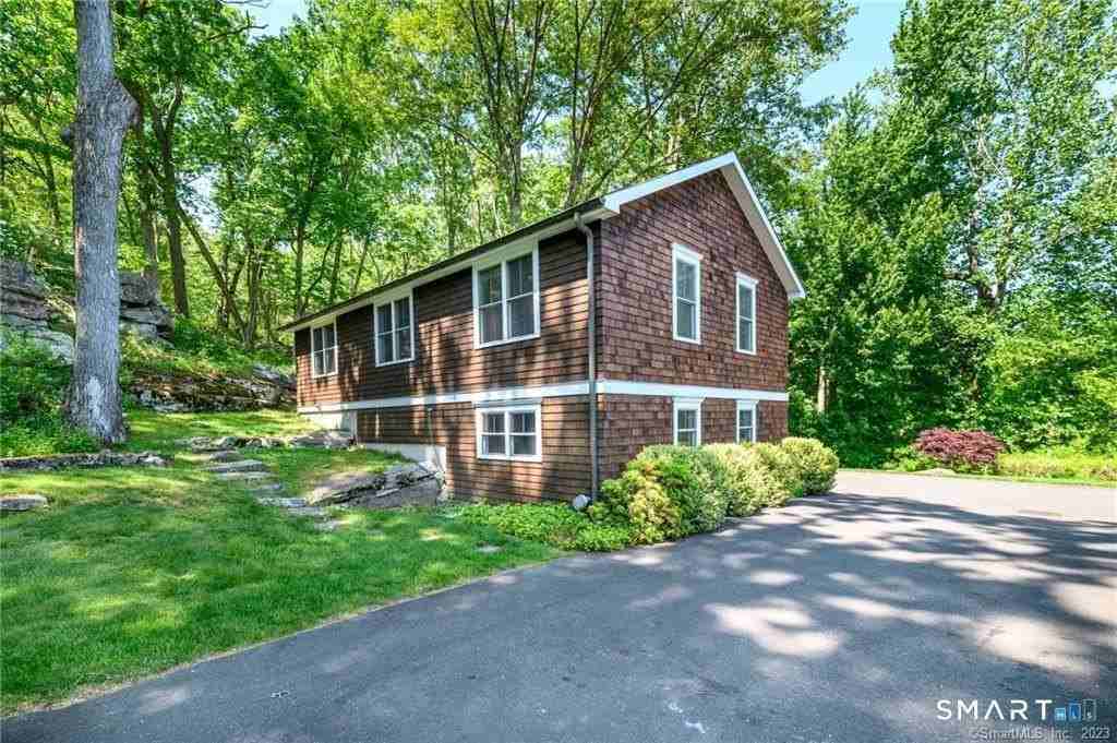 102 Ladder Hill Rd N - Photo 2 of 28