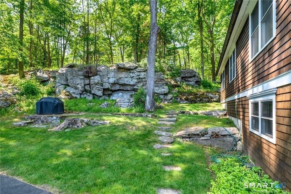 102 Ladder Hill Rd N - Photo 5 of 28