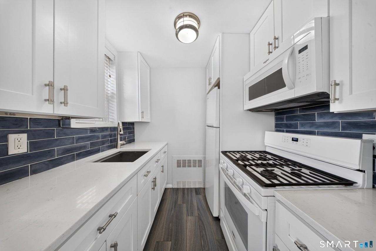 140 Grove St #2H - Photo 7 of 12