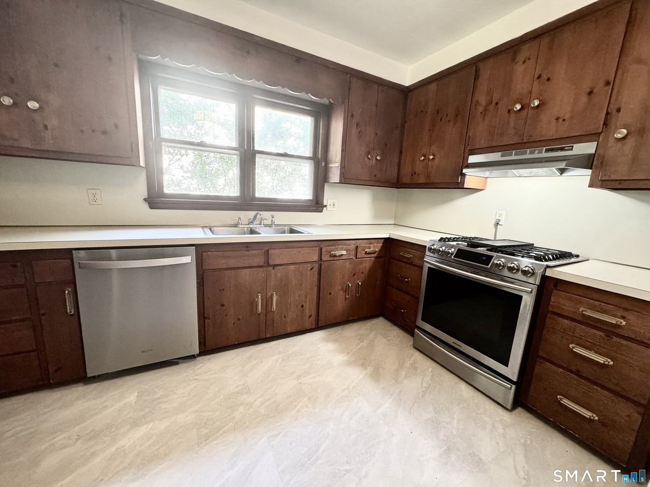 23 Quintard Ave #A - Photo 3 of 17