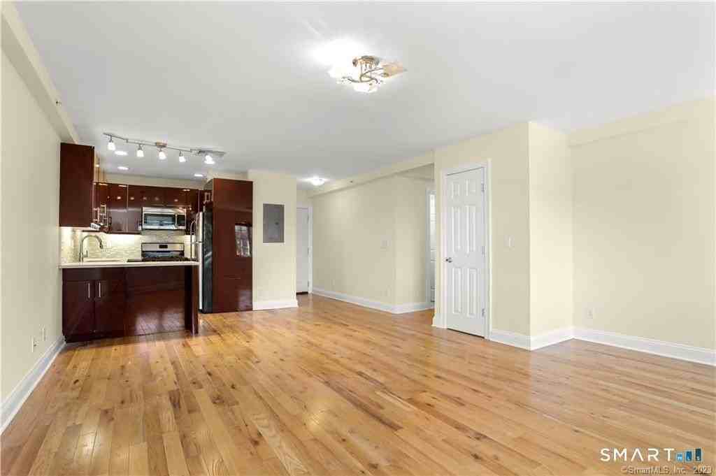 550 Connecticut Ave #2