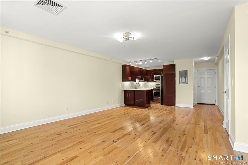 550 Connecticut Ave #2 - Photo 5 of 16
