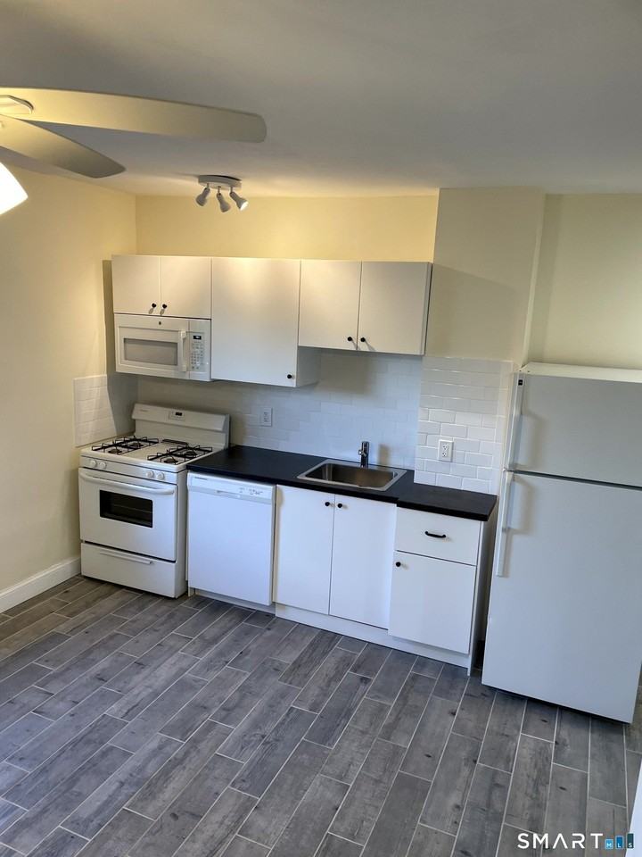 41 Elm St - Photo 2 of 8