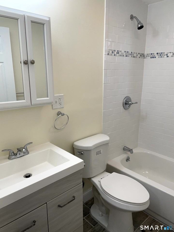 41 Elm St - Photo 6 of 8