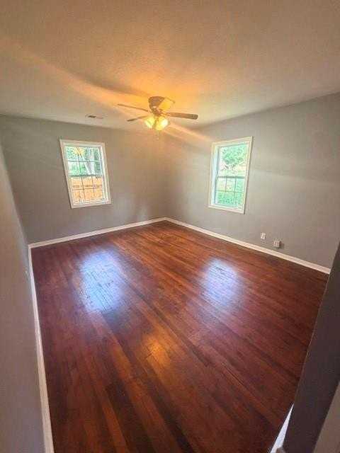 2811 Glenwood Ave Se - Photo 7 of 15
