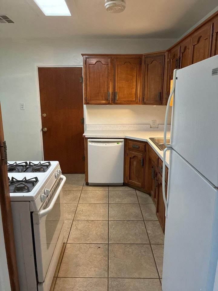 2842 Quincy St Ne - Photo 7 of 9