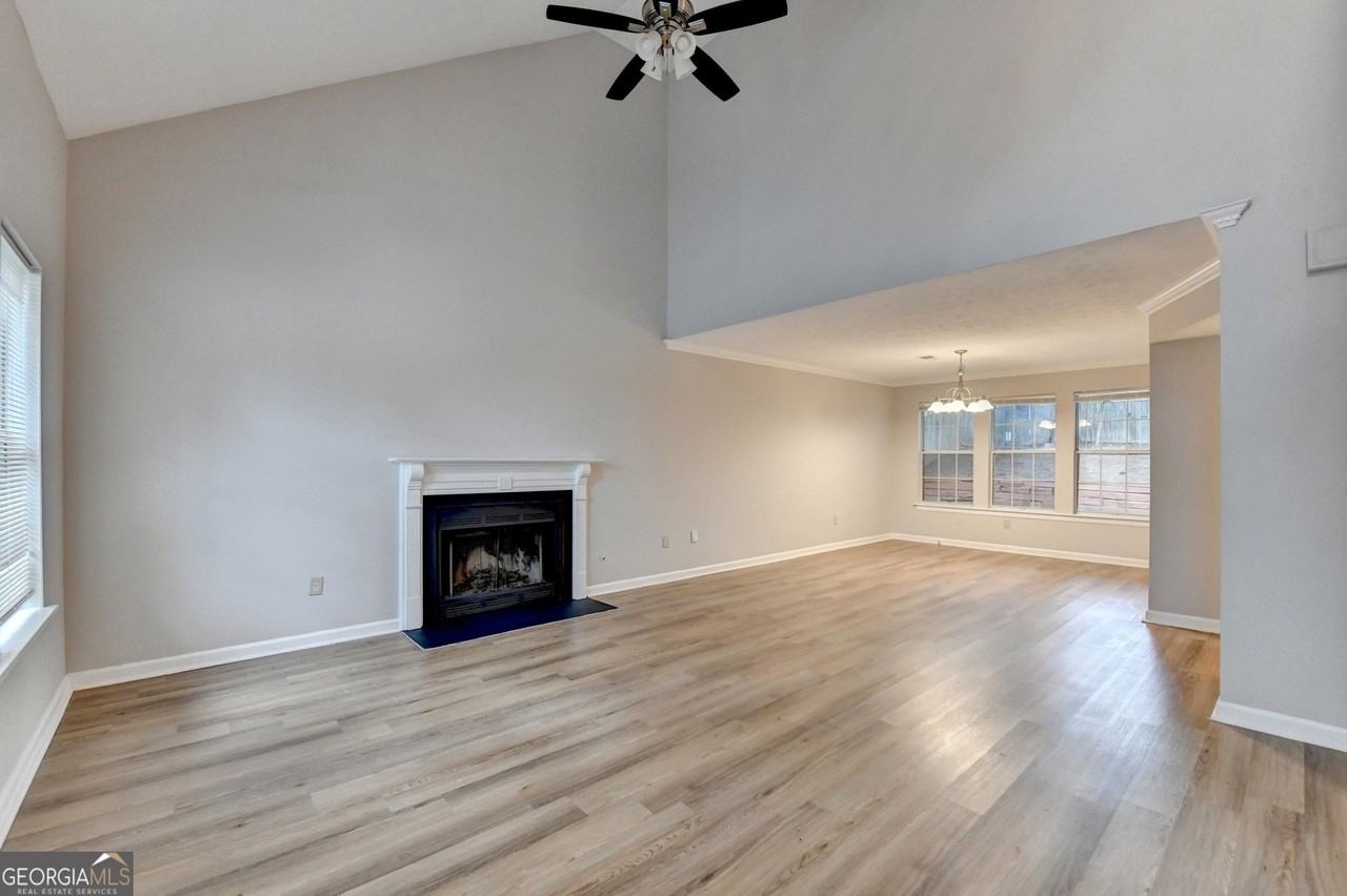 2115 Glynmoore Dr - Photo 3 of 44
