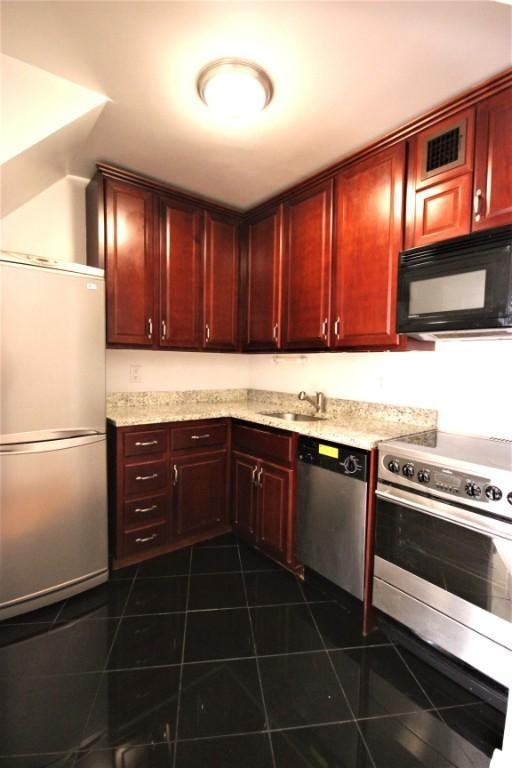 525 W 49th St - Photo 2 of 10
