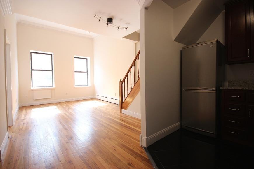 525 W 49th St - Photo 3 of 10