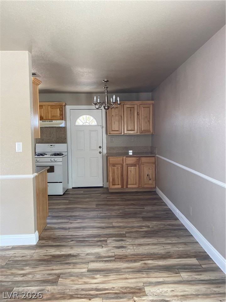 3430 Eldon St - Photo 3 of 10