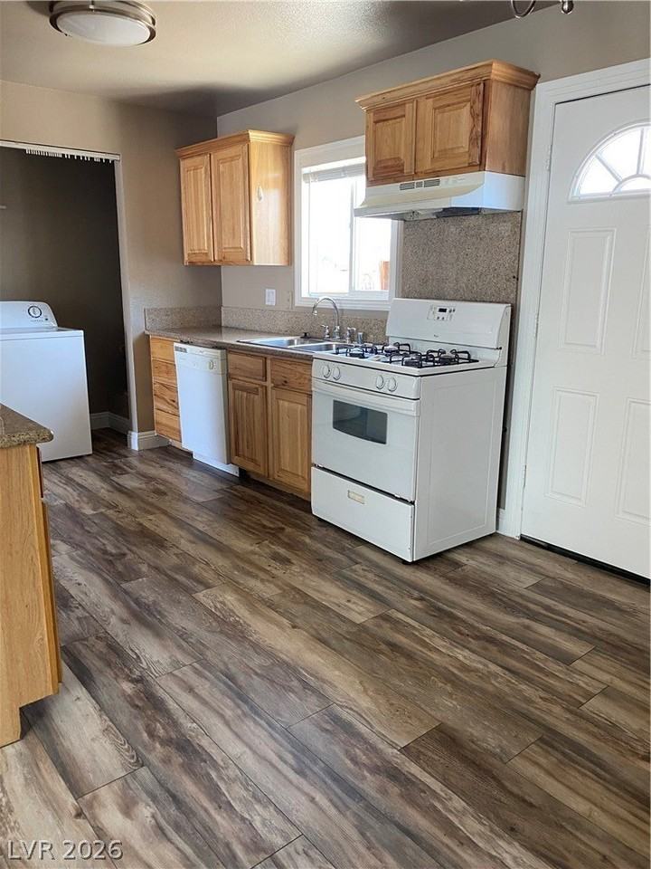 3430 Eldon St - Photo 4 of 10