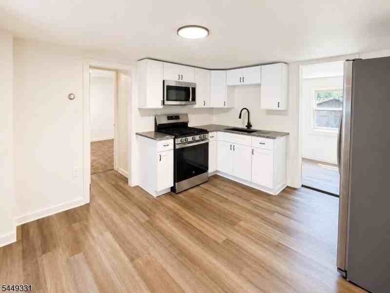 286 Chambers St - Photo 4 of 11