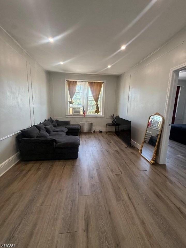 1110 S Wood Ave #10 - Photo 3 of 7