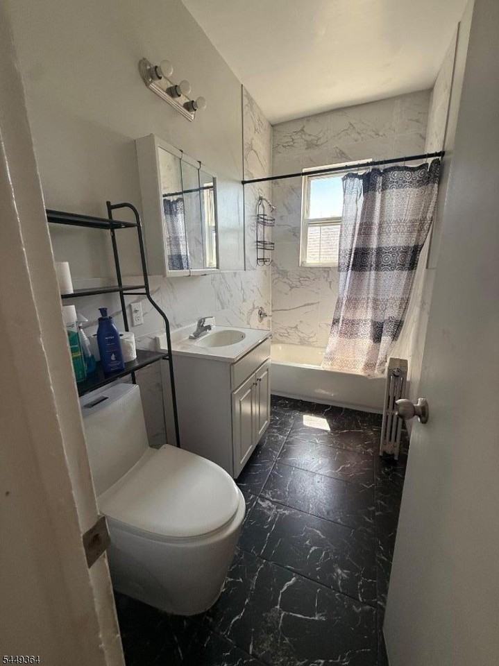 1110 S Wood Ave #10 - Photo 5 of 7
