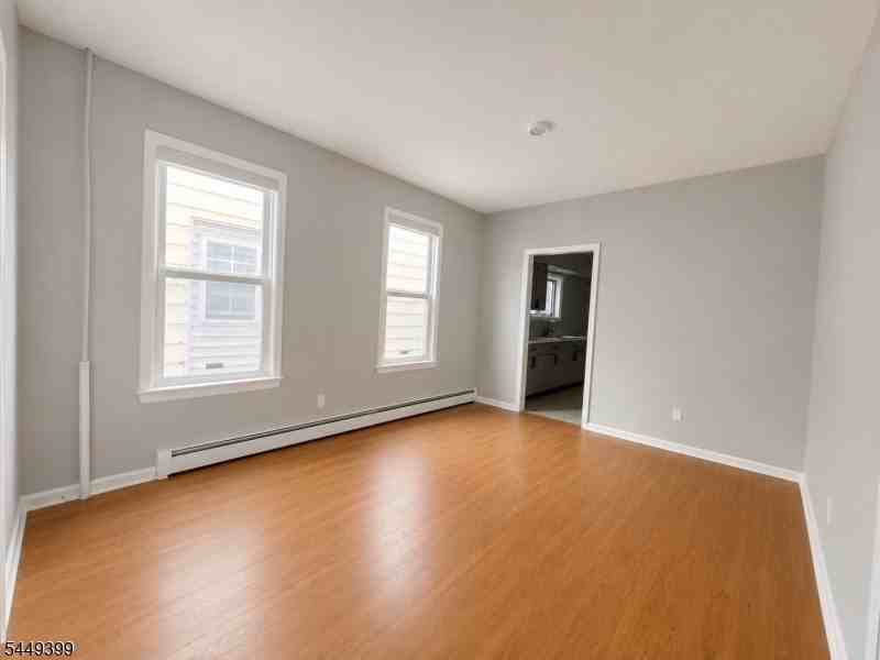 1110 Hampton Pl - Photo 2 of 8
