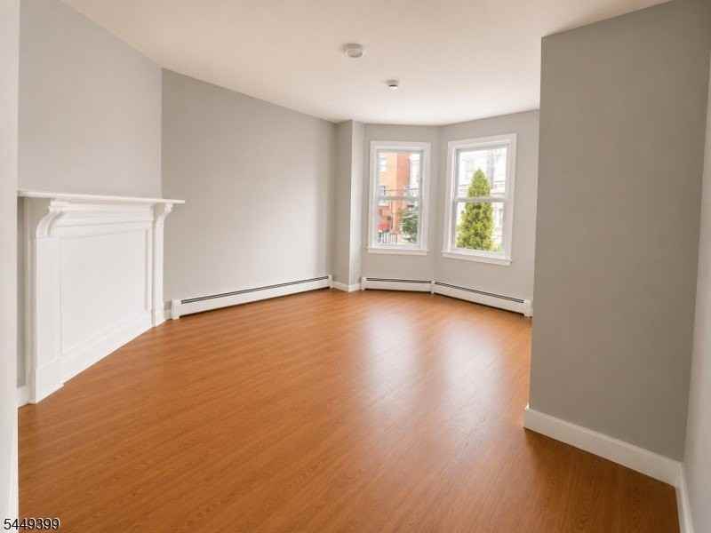 1110 Hampton Pl - Photo 3 of 8